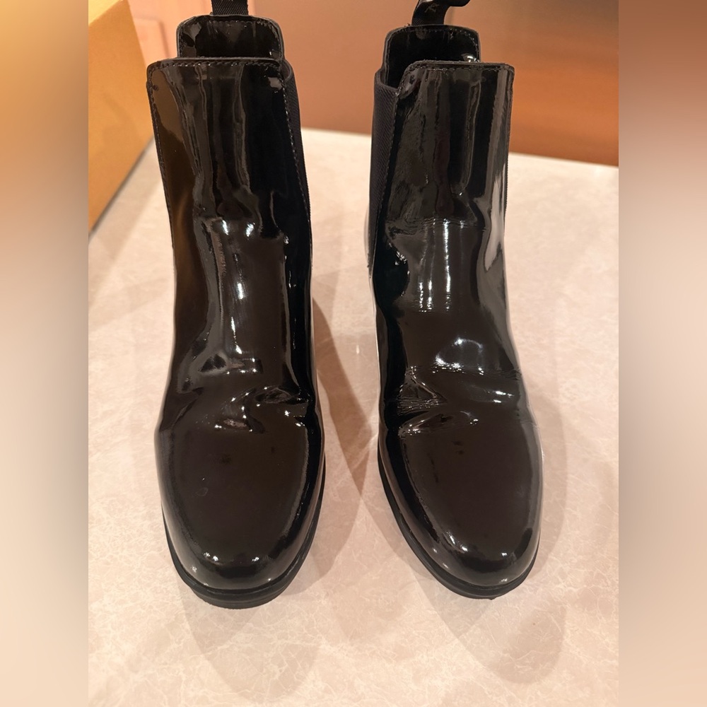 Elegant Black Patent Leather Equestrian Riding Boots